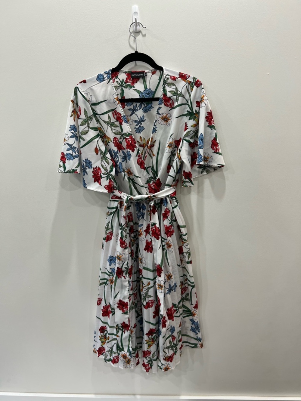 PrettyLittleThing White Floral Wrap Midi Dress with Red & Blue Blooms Size 12